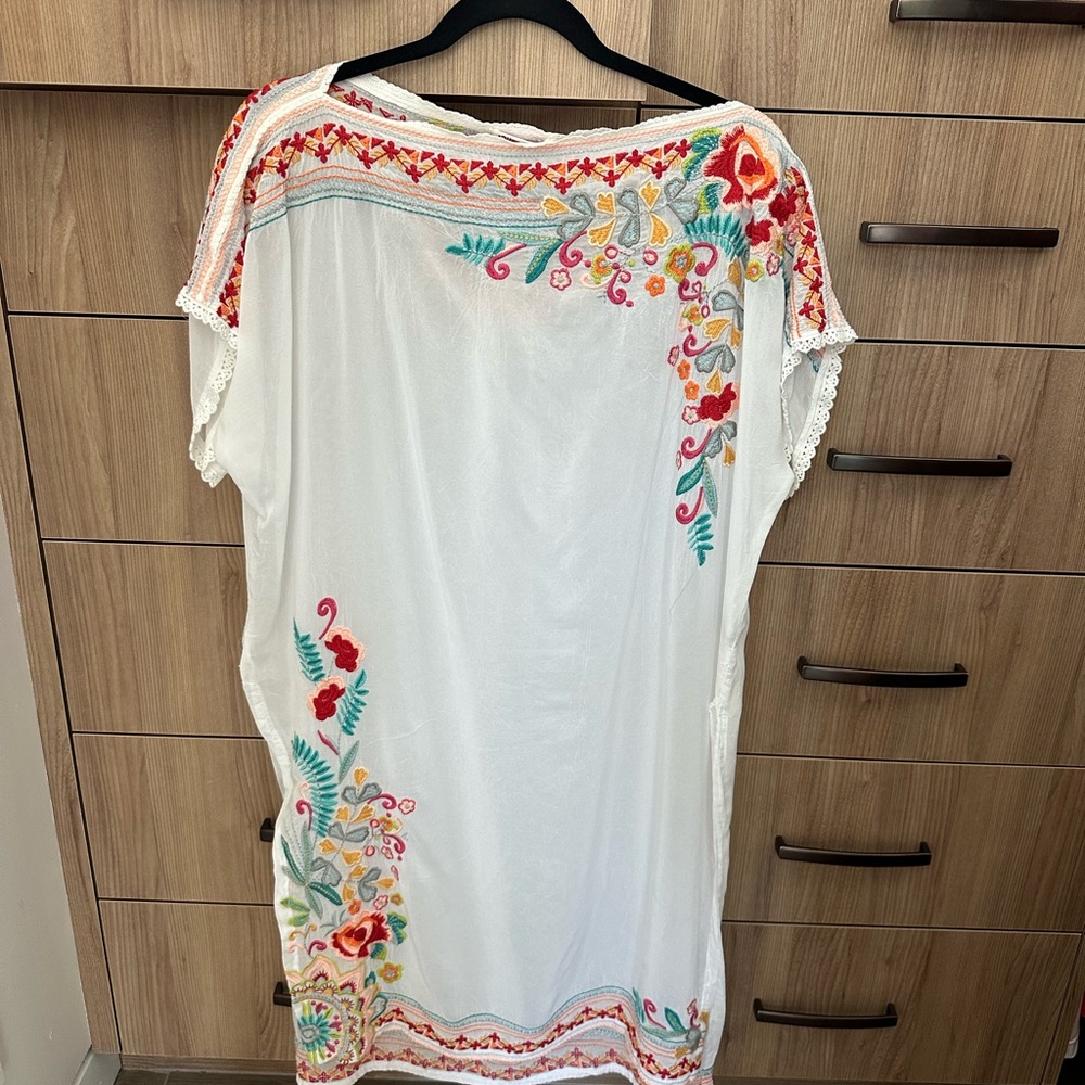 Johnny Was White Tunic with Vibrant Embroidery